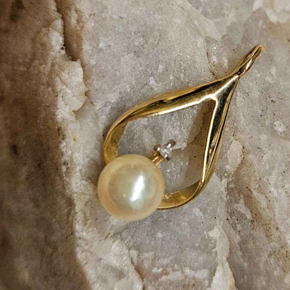 14kt gold covered pearl and diamond pendant
